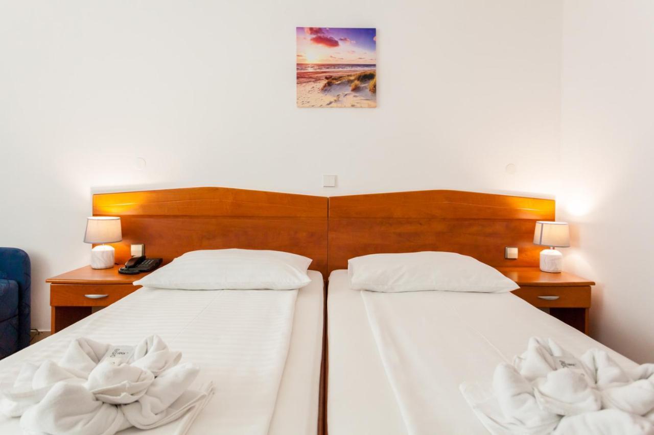 Hotel Adria Malinska Bagian luar foto