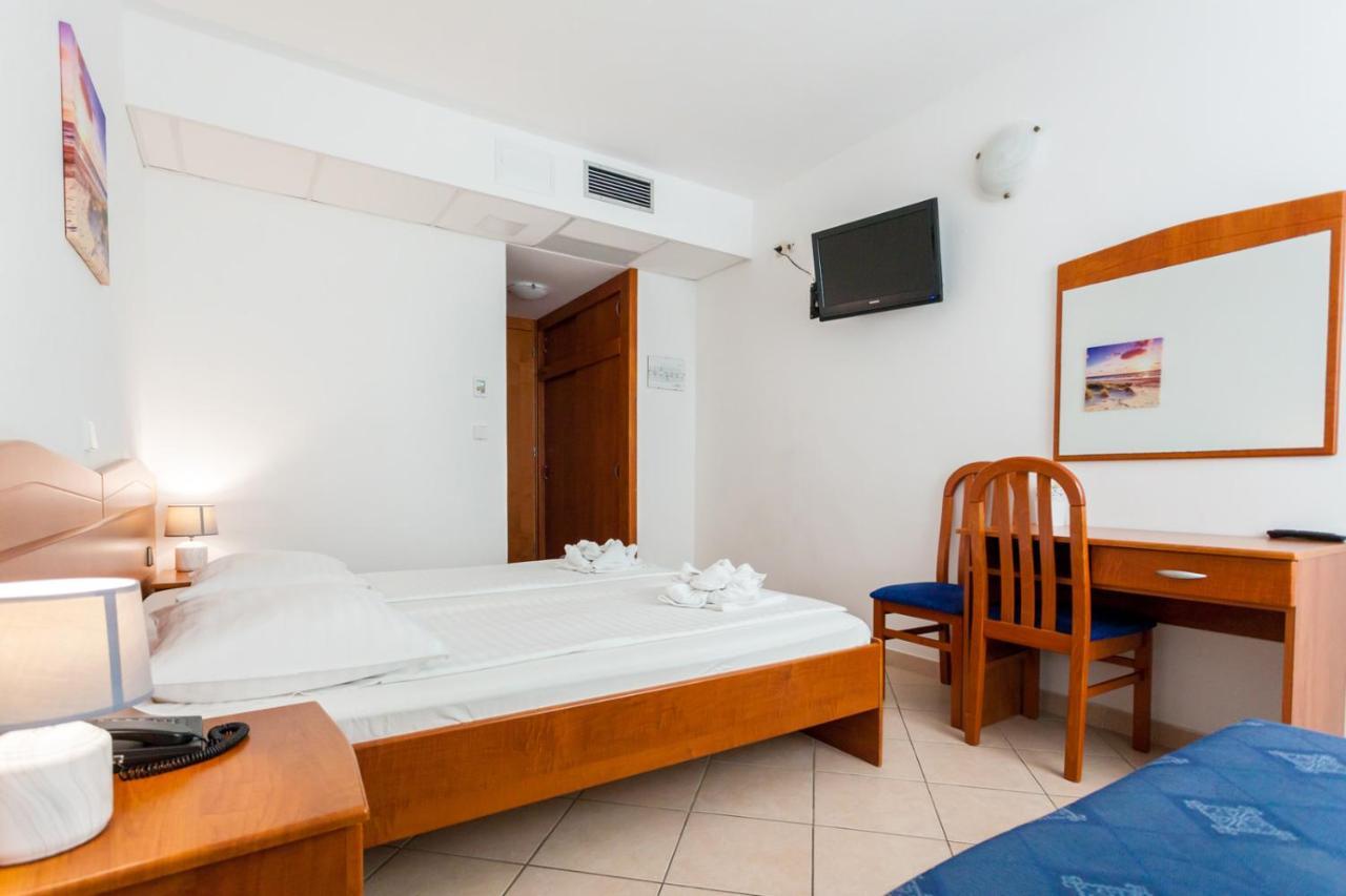 Hotel Adria Malinska Bagian luar foto